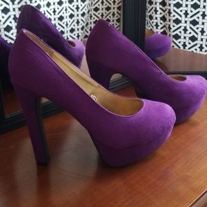 Purple pumps